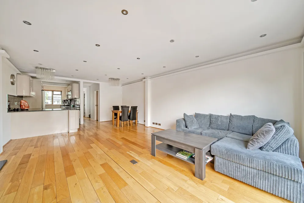 Bourneside Road, Addlestone, KT15 photo 2