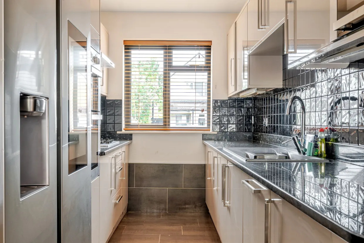 Bourneside Road, Addlestone, KT15 photo 3