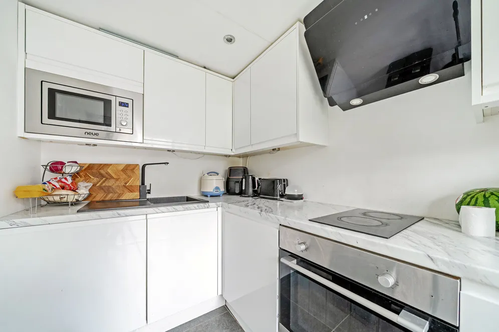Bourneside Road, Addlestone, KT15 photo 9