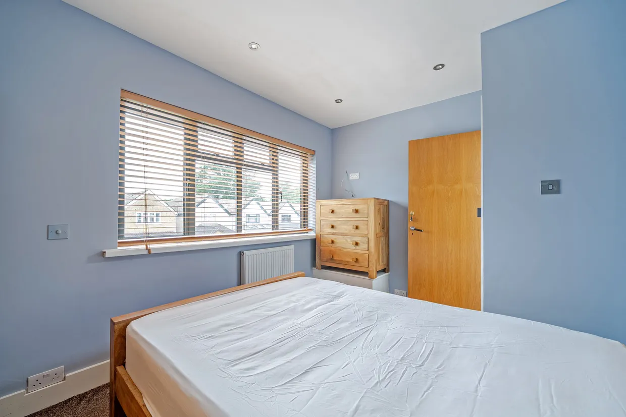 Bourneside Road, Addlestone, KT15 photo 12