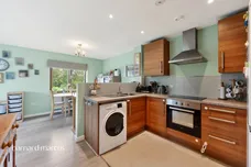 Pelman Way, Epsom