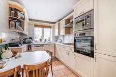 Samuel Gray Gardens, Kingston Upon Thames, KT2 photo 4