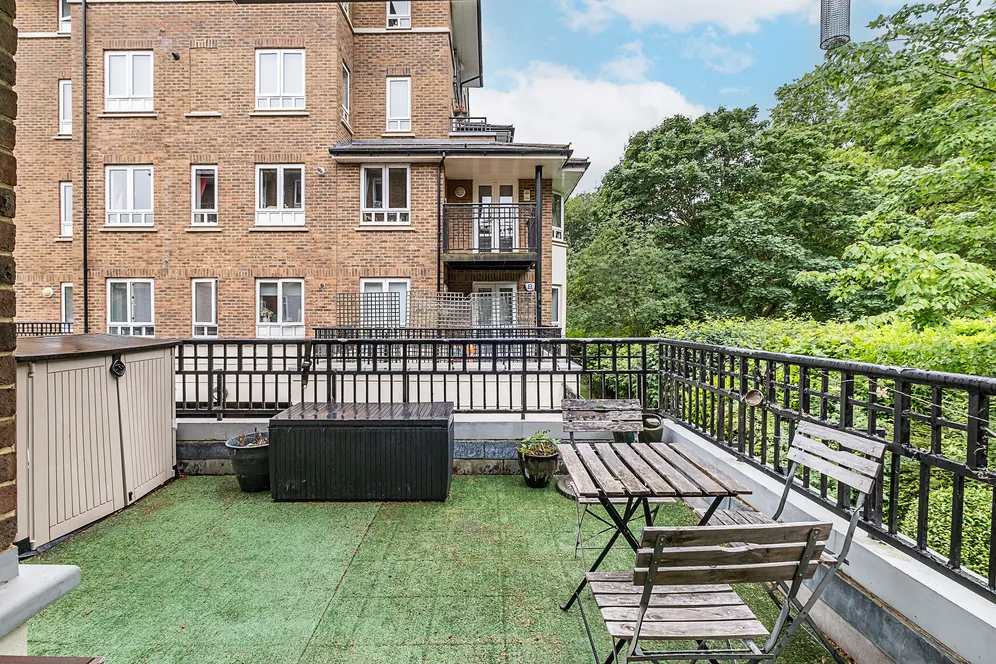 Samuel Gray Gardens, Kingston Upon Thames, KT2 photo 18