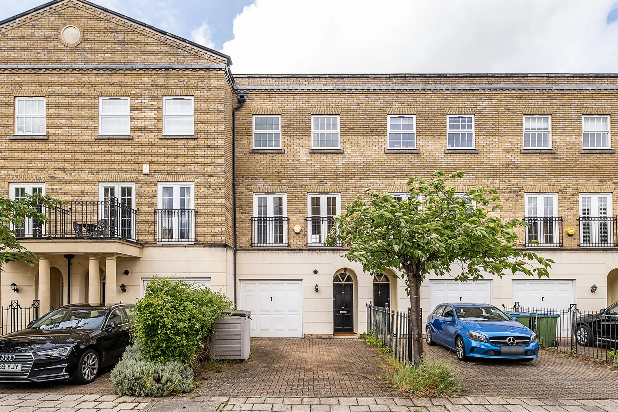 Chadwick Place, Surbiton, KT6 photo 1