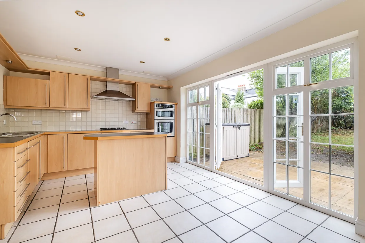Chadwick Place, Surbiton, KT6 photo 2