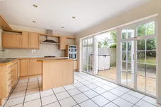 Chadwick Place, Surbiton, KT6 photo 2