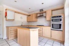 Chadwick Place, Surbiton, KT6 photo 3