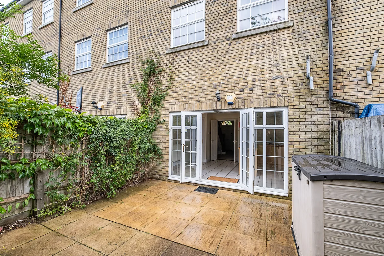 Chadwick Place, Surbiton, KT6 photo 4