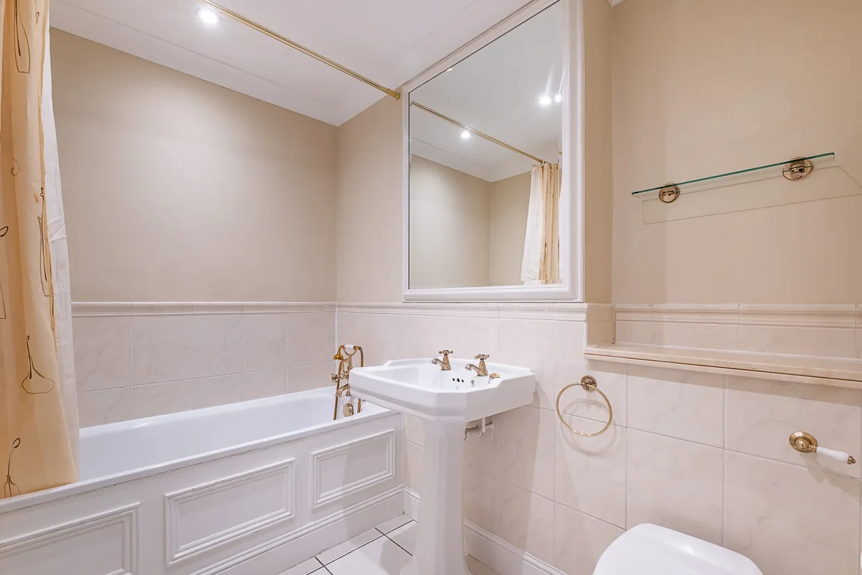 Chadwick Place, Surbiton, KT6 photo 14