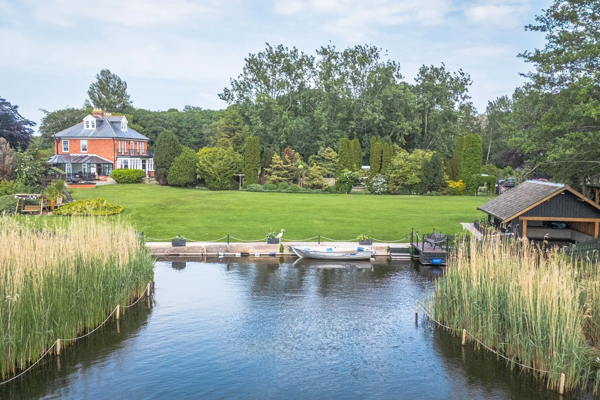 Waterfront Home In A Stunning Setting In Rollesby