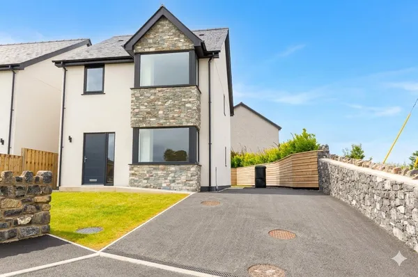 Gwalchmai, Isle of Anglesey, LL65