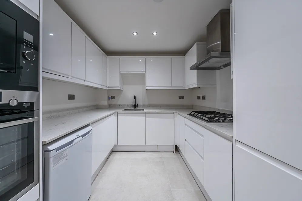 Iveley Road, London, SW4 photo 5
