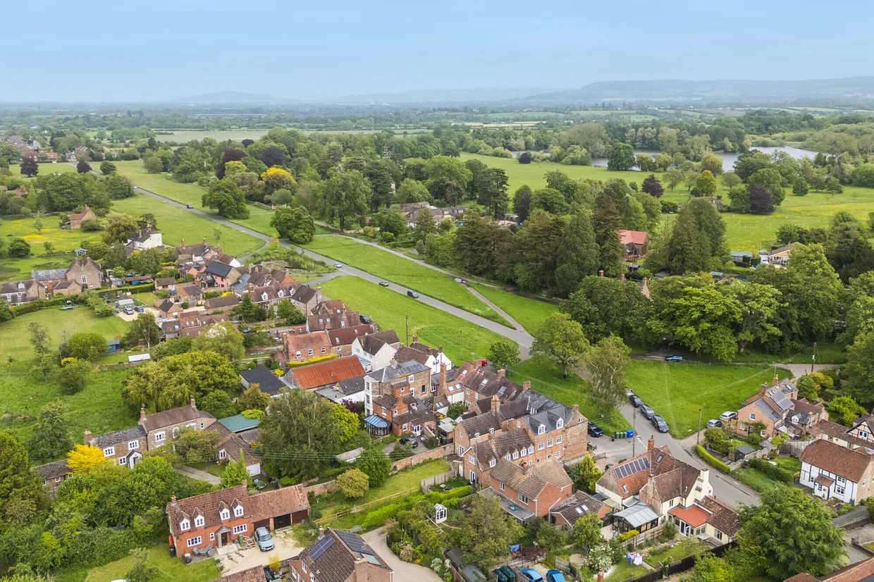 The Green, Frampton On Severn, GL2 photo 8