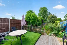 Willow Walk, Sutton