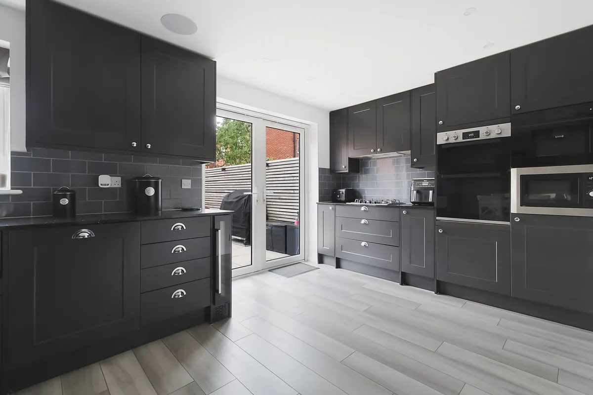 Peach Road, Horley, RH6