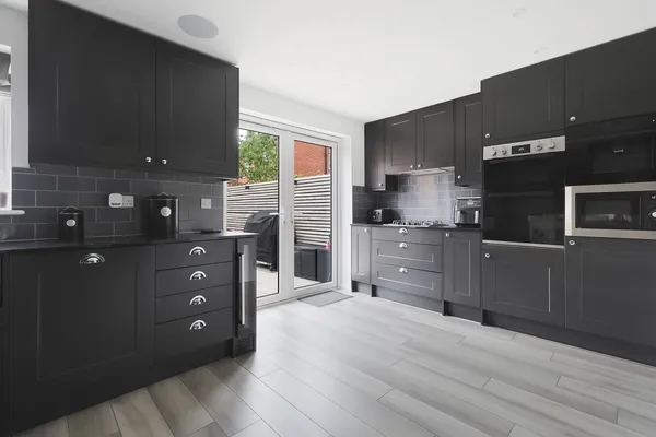 Peach Road, Horley, RH6