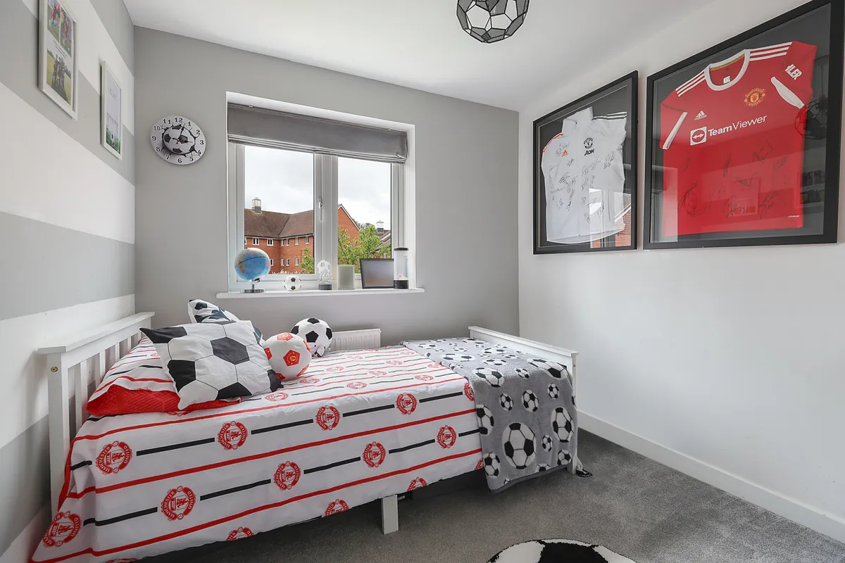 Peach Road, Horley, RH6