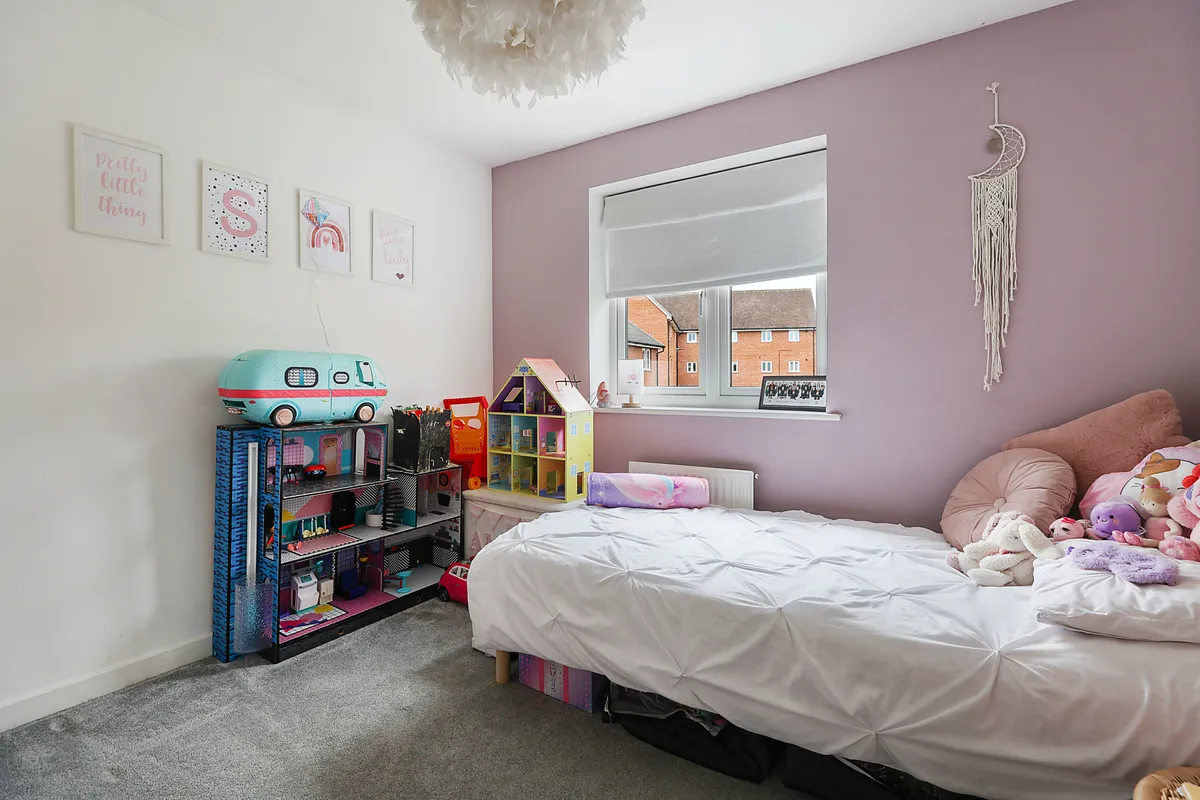 Peach Road, Horley, RH6
