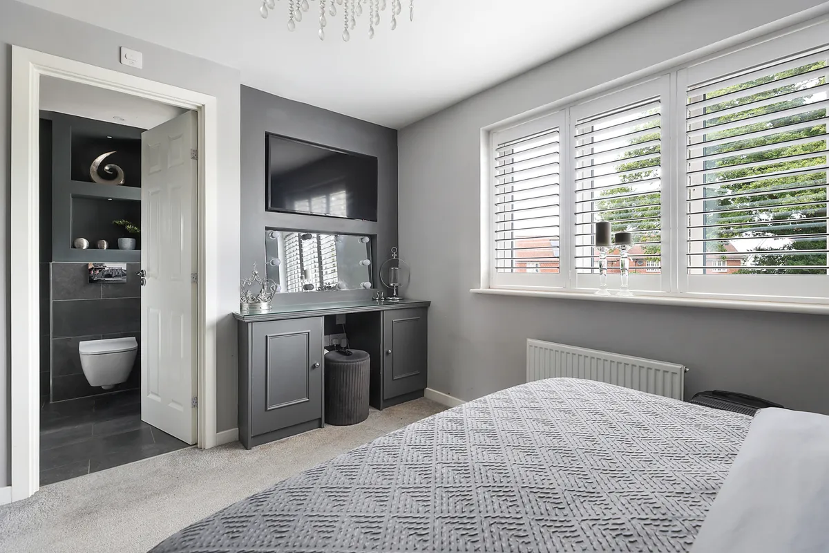 Peach Road, Horley, RH6