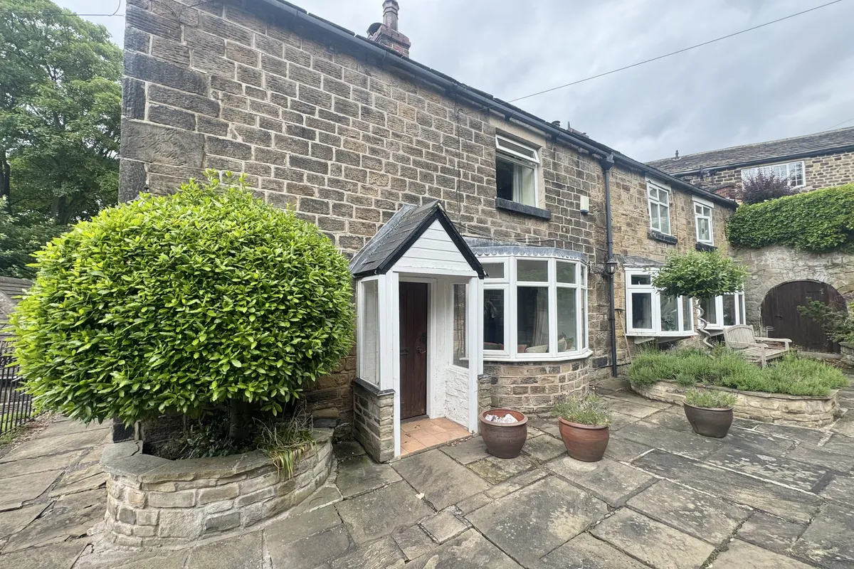 Hill Road, Newmillerdam, WAKEFIELD