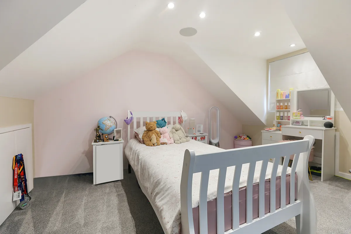 Peach Road, Horley, RH6