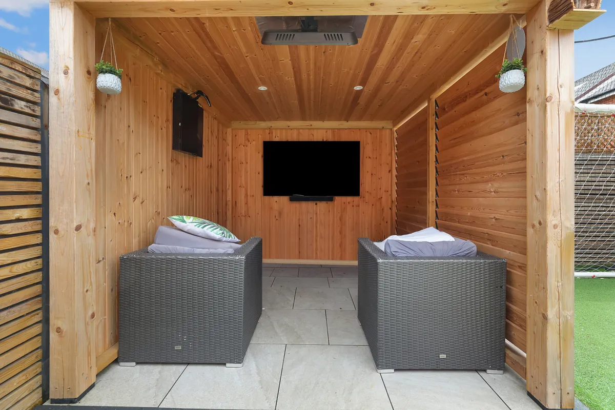 Peach Road, Horley, RH6