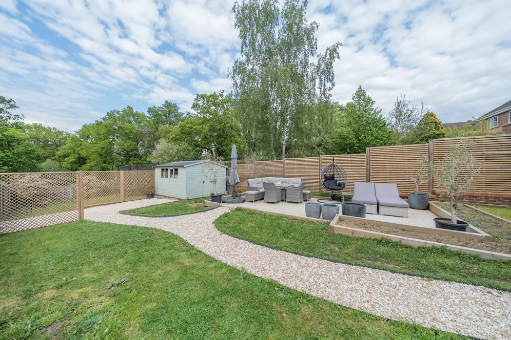 Fullers Road, Rowledge, Farnham, GU10 photo 8