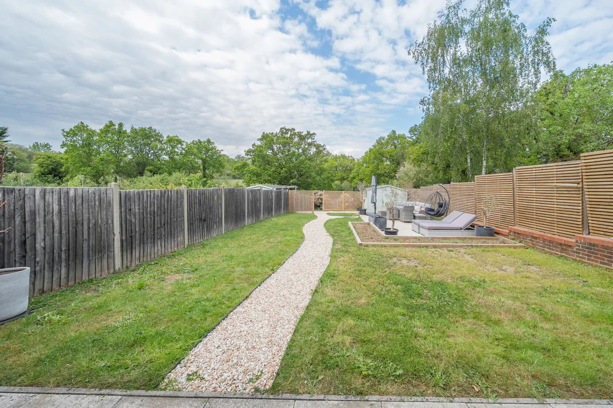 Fullers Road, Rowledge, Farnham, GU10 photo 9