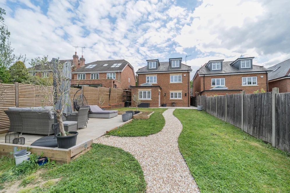 Fullers Road, Rowledge, Farnham, GU10 photo 17