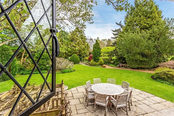 Pastens Road, Limpsfield, RH8 photo 12