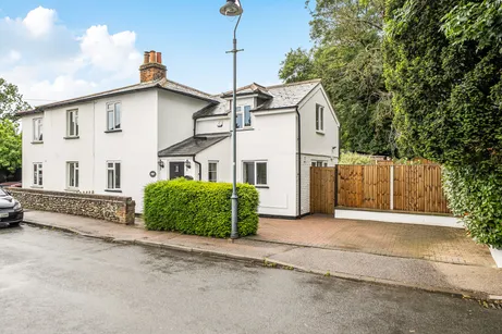 Harris Lane, Radlett, WD7