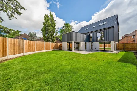 Kingfield Green, Woking, GU22