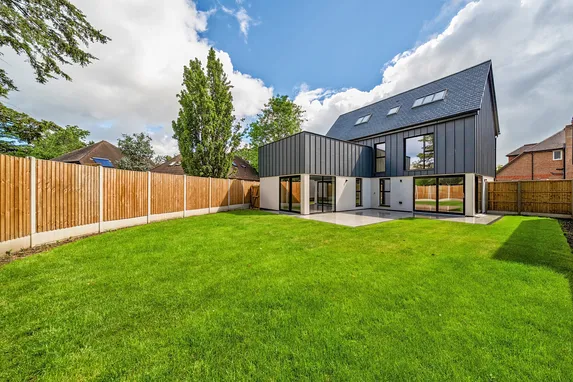 Kingfield Green, Woking, GU22