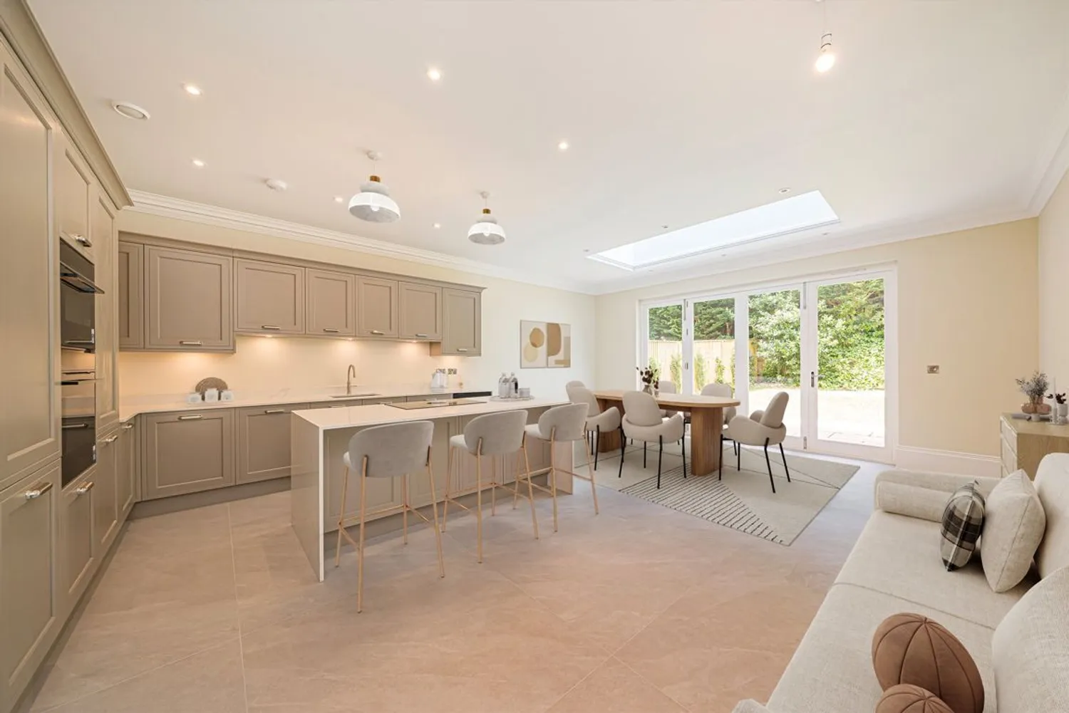 Old Avenue, Weybridge, KT13 photo 2