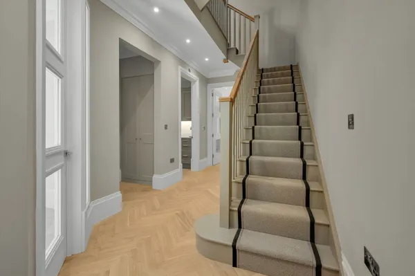 Old Avenue, Weybridge, KT13 photo 11