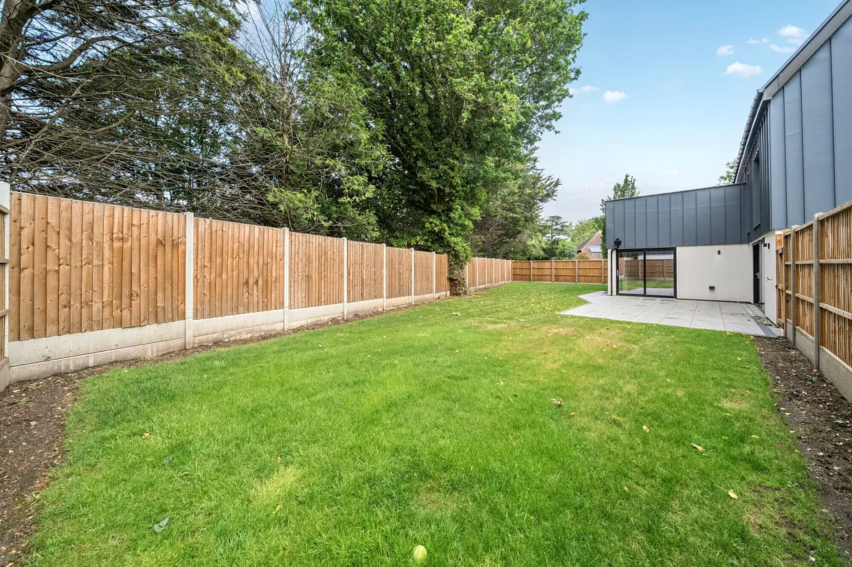 Kingfield Green, Woking, GU22 photo 4