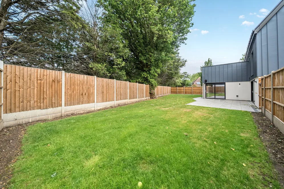Kingfield Green, Woking, GU22 photo 4
