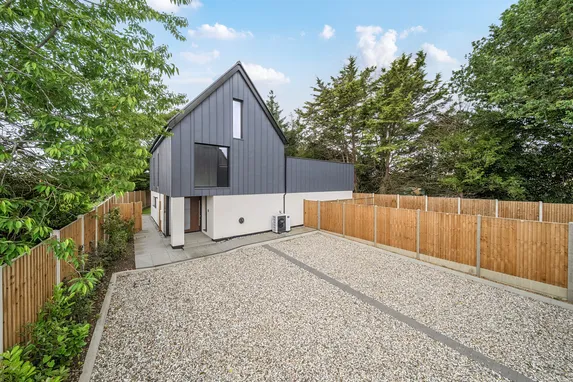 Kingfield Green, Woking, GU22