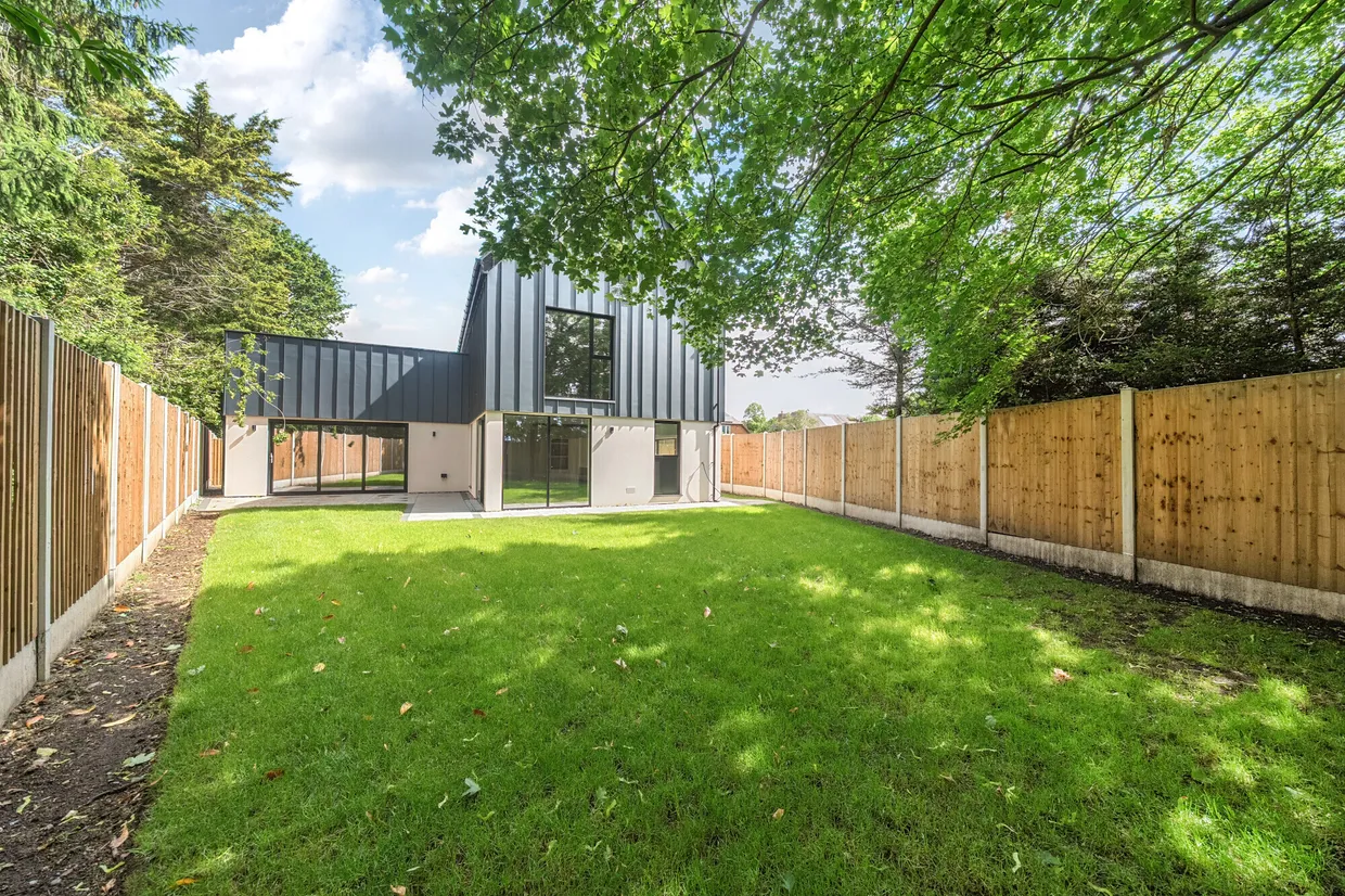 Kingfield Green, Woking, GU22 photo 4
