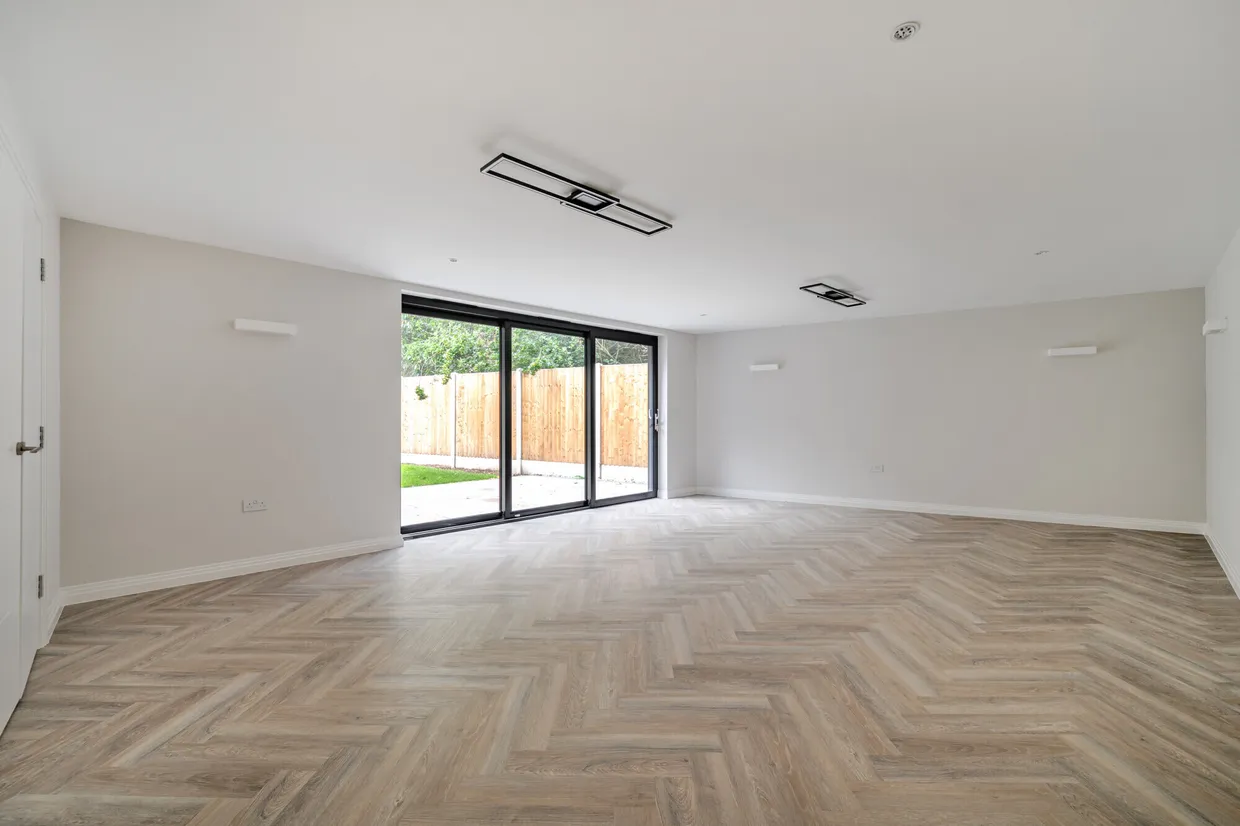 Kingfield Green, Woking, GU22 photo 5
