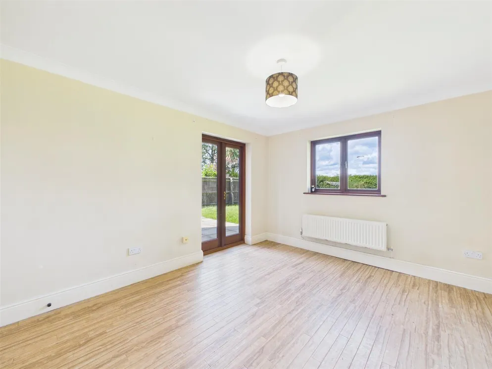 Property carousel item 4