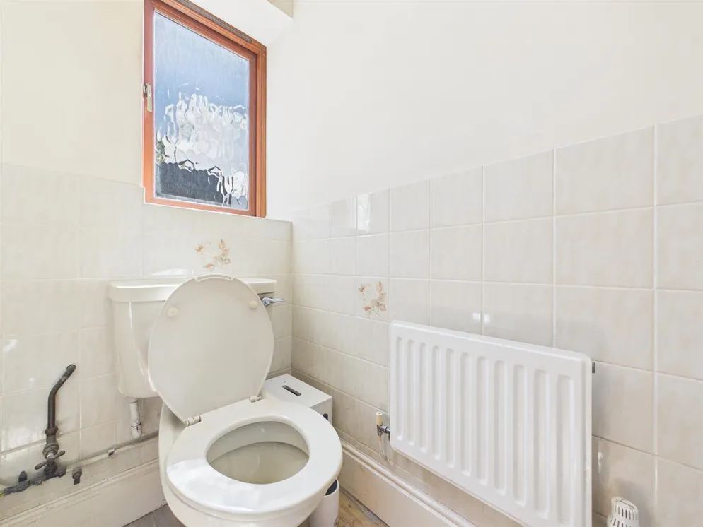 Property carousel item 6