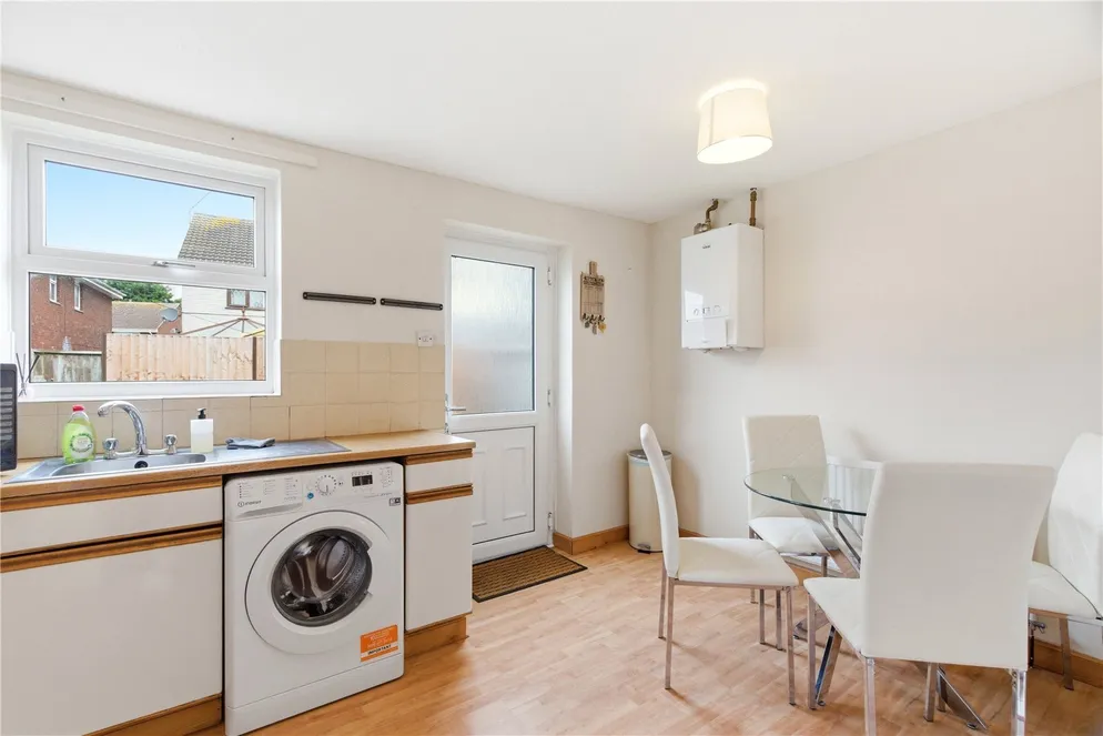 Property carousel item 4