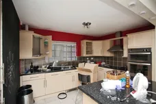 Yates Avenue, Rugby