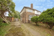 Julia Gardens, Barking