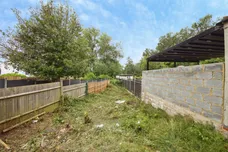 Julia Gardens, Barking