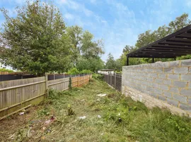 Julia Gardens, Barking thumb 3