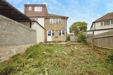 Julia Gardens, Barking