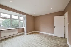 Julia Gardens, Barking