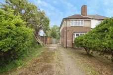 Julia Gardens, Barking